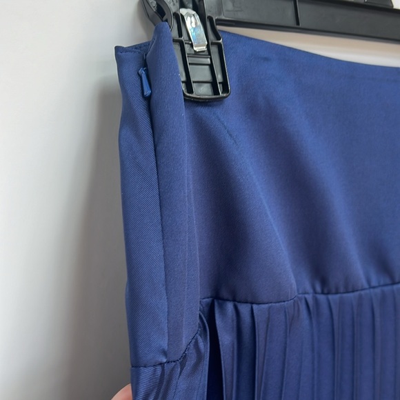 Blue Pleated Midi Skirt A-line Size 6P Shiny Fabric - Picture 3 of 9
